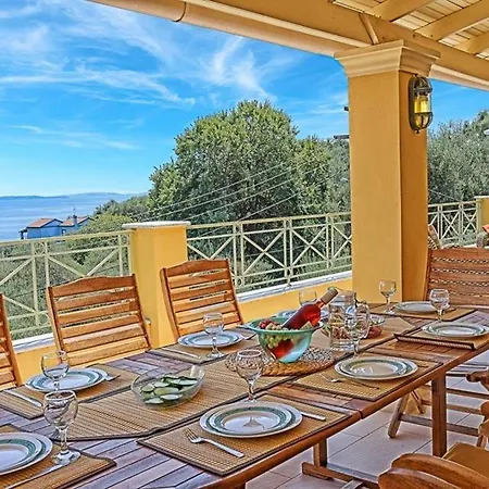 Willa Nisaki Sleeps 8 Pool Air Con Wifi *