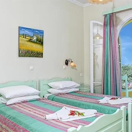 Willa Nisaki Sleeps 8 Pool Air Con Wifi