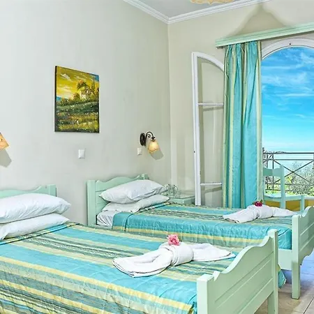 Nisaki Sleeps 8 Pool Air Con Wifi